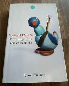 Foto Di Gruppo Con Chitarrista