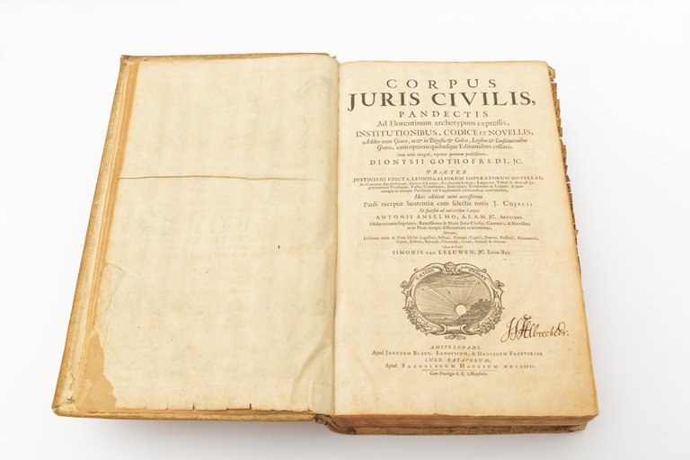 Corpus juris civilis, pandectis ad Florentinum archetypum expressis, institutionibus, codice …