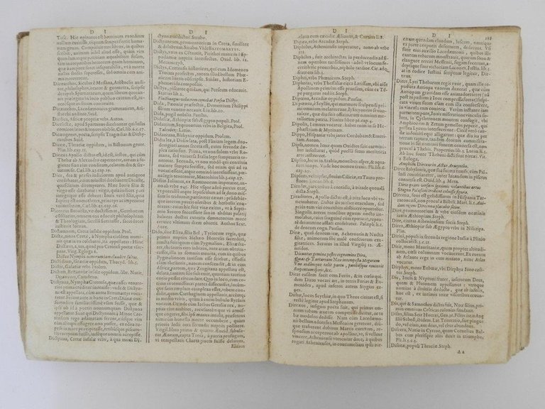 Dictionarium historicum, geographicum, poeticum, gentium, hominum, deorum gentilium, regionum, locorum, …