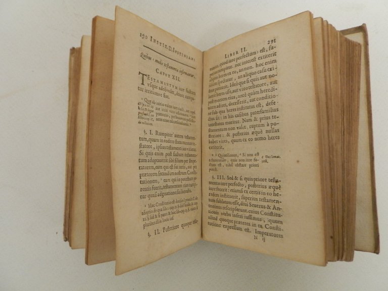 Iustiniani perpetui AVG. Institutionum sive elementorum Libri IV emendatissimi. In …