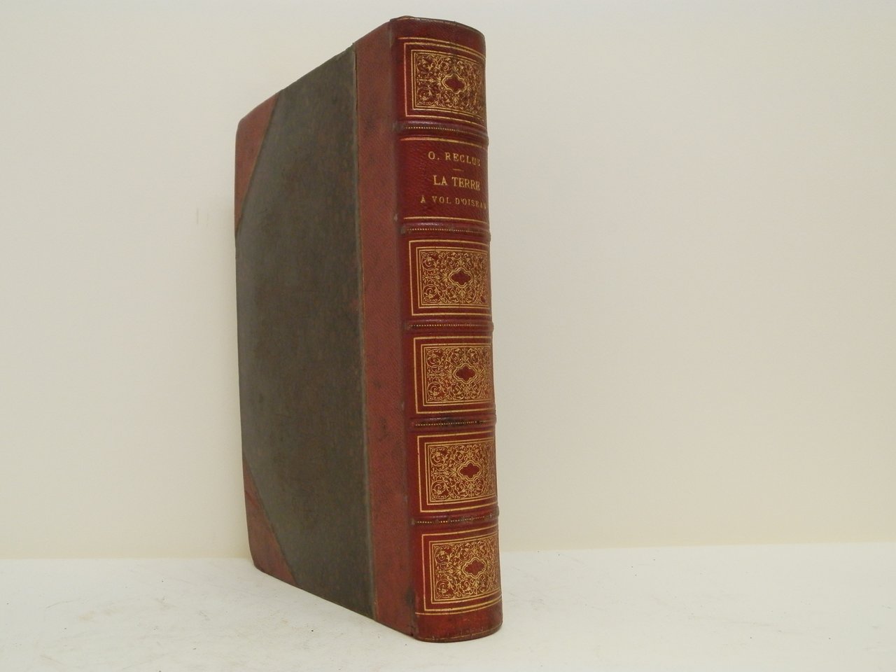 La terre a vol d’oiseau. Ouvrage contenant 10 cartes et …