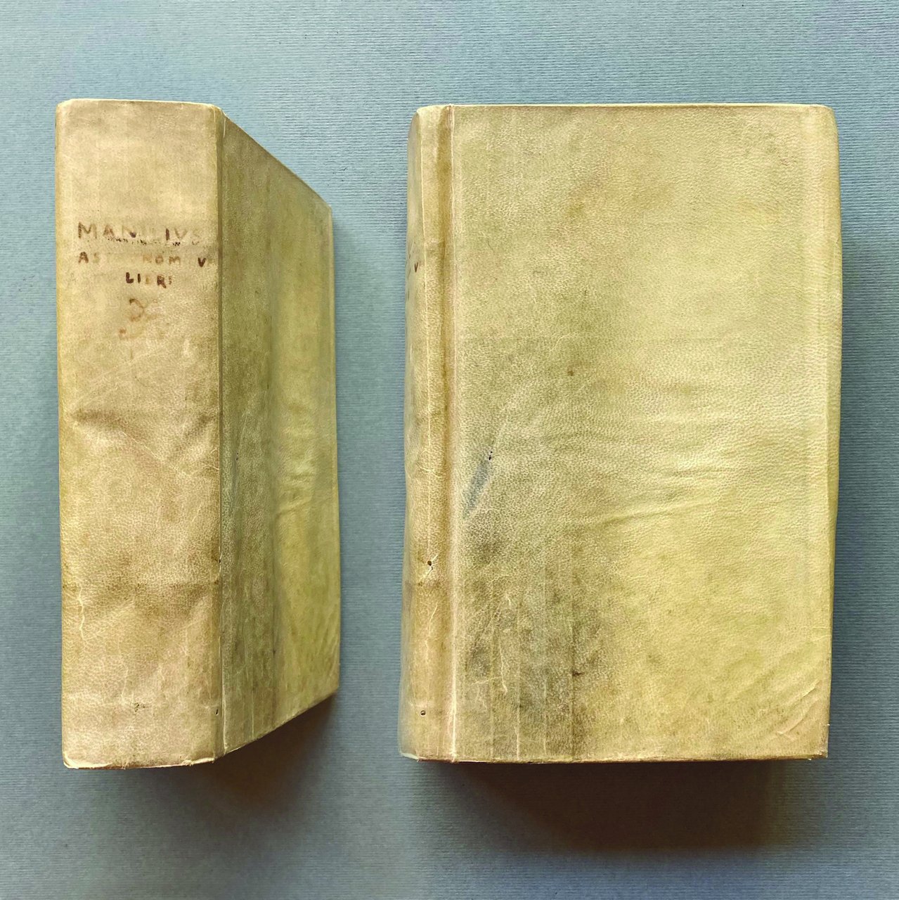 Manili Astronomicōn libri quinque. Iosephus Scaliger Iul. Caes. f. recensuit, …