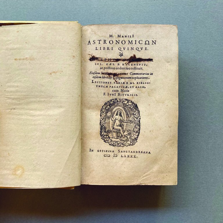 Manili Astronomicōn libri quinque. Iosephus Scaliger Iul. Caes. f. recensuit, …