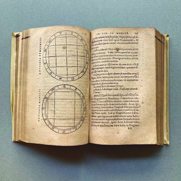 Manili Astronomicōn libri quinque. Iosephus Scaliger Iul. Caes. f. recensuit, …