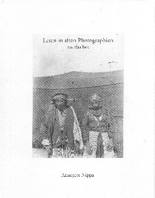 Lesen in alten Photographien aus Baalbek.