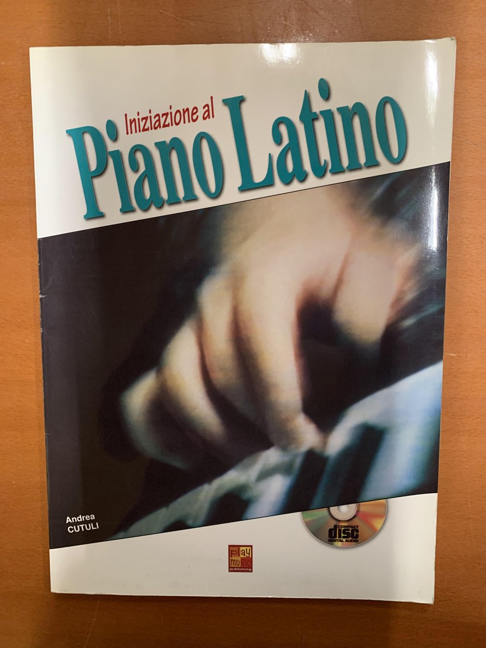 Iniziazione al Piano Latino. Include CD.