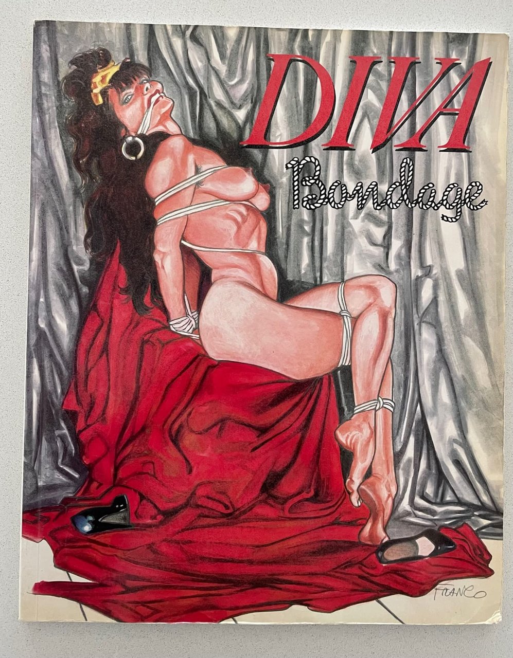 Diva. Bondage. Ediz. trilingue