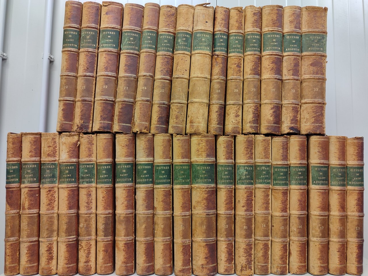 Oeuvres completes De Saint Augustin. 33 volumi | Immagine principale