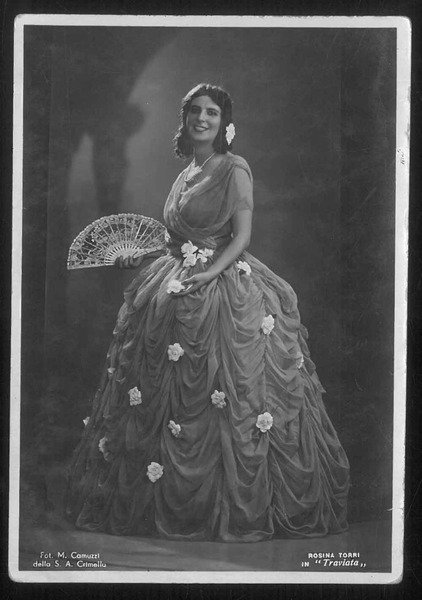 Foto di Rosina Torri (1898-1975) in abito di scena "Traviata"