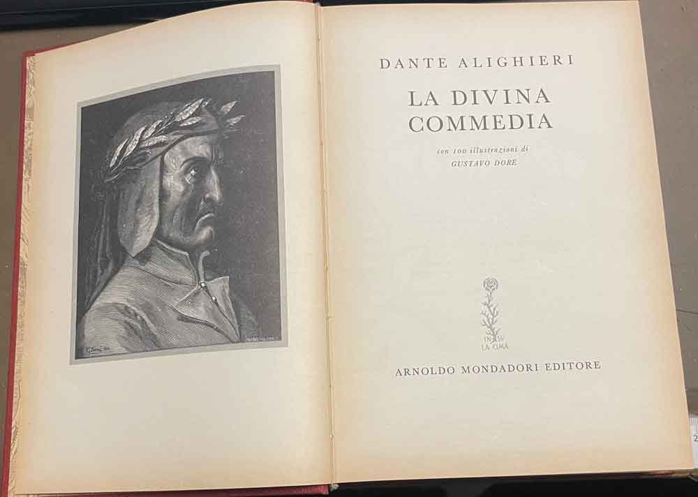La Divina Commedia con 100 illustrazioni di Gustavo Dorè.