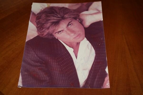 FOTO E FIRMA AUTOGRAFA GEORGE MICHAEL