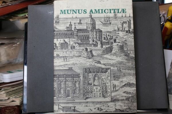 MUNUS AMICITIAE PRIMA EDIZIONE AA.VV. TECNOSTAMPA 2001