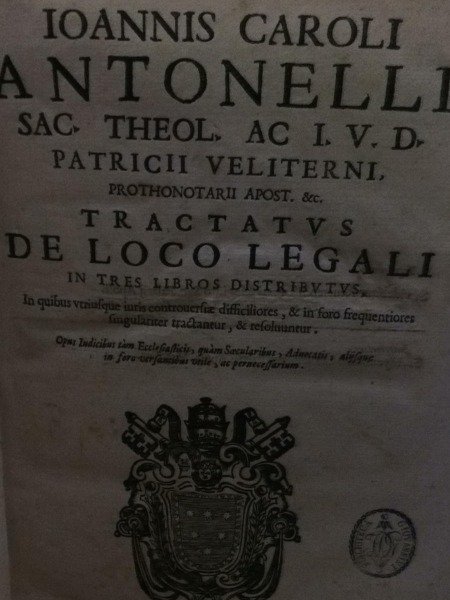 IOANNIS CAROLI ANTONELLI SAC.THEOL.AC I.V.D. ATRICII VELITERNI TRACTATUS DE LOCO …