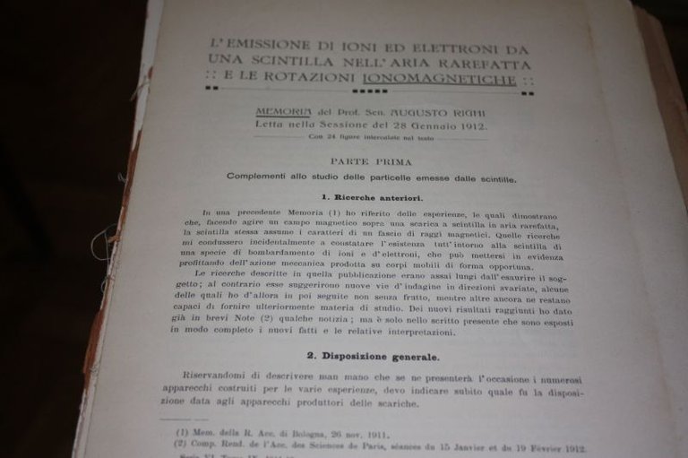 L'EMISSIONE DI IONI ED ELETTRONI DA UNA SCINTILLA NELL'ARIA RAREFATTA …