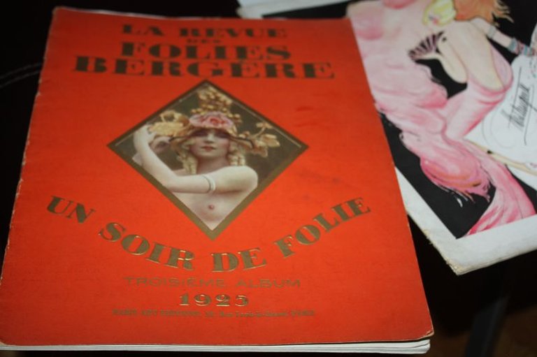 LA REVUE DES FOLLES BERGERE UN SOIRE DE FOLLE TROISEME …