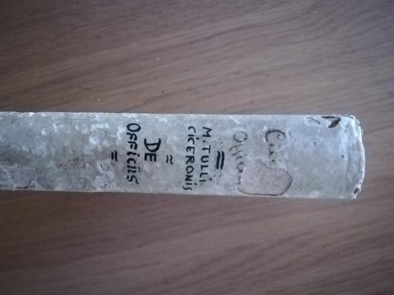 De Officiis | Immagine Gallery 3