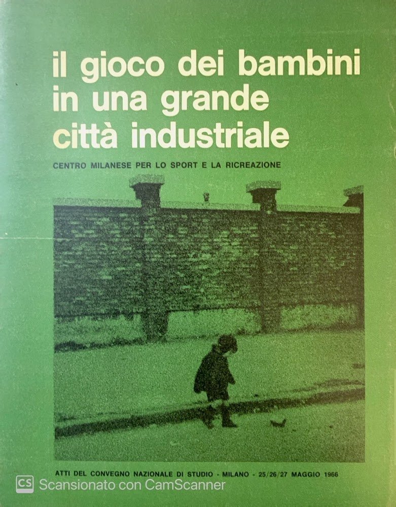 Il gioco dei bambini in una grande città industriale