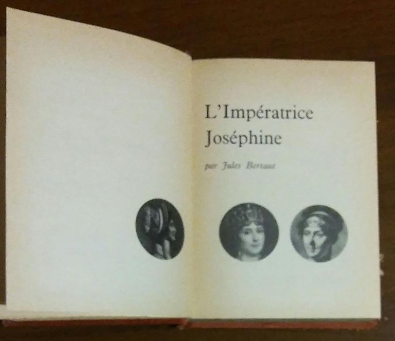 L'imperatrice Josèphine par jules bertaut | Immagine Gallery 2