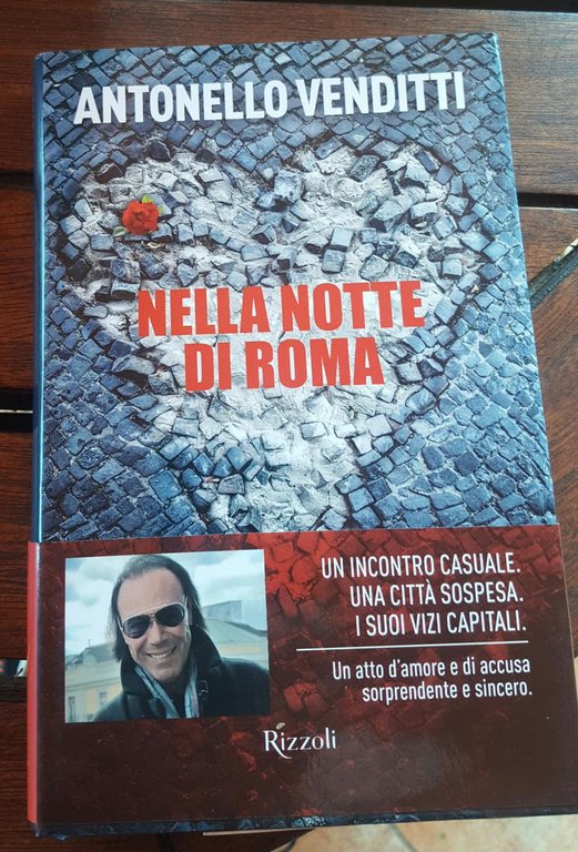 Nella notte di Roma. Un incontro casuale. Una città sospesa. …