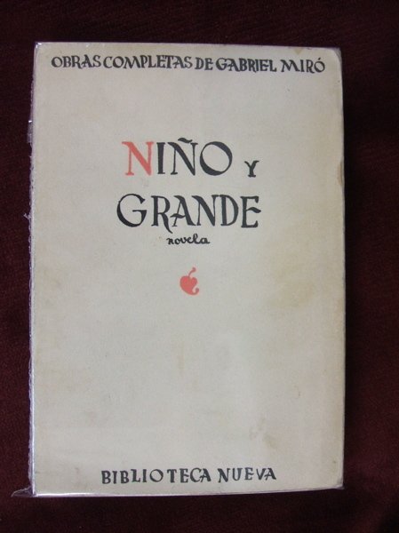 Niño y grande.
