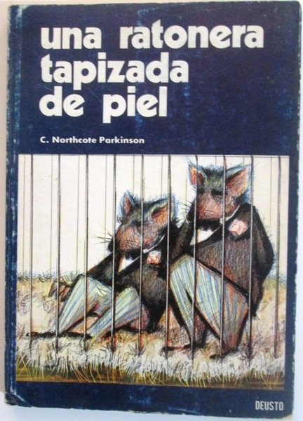 UNA RATONERA TAPIZADA DE PIEL.