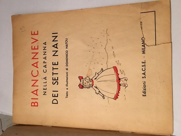 Biancaneve nella capanna dei sette nani.