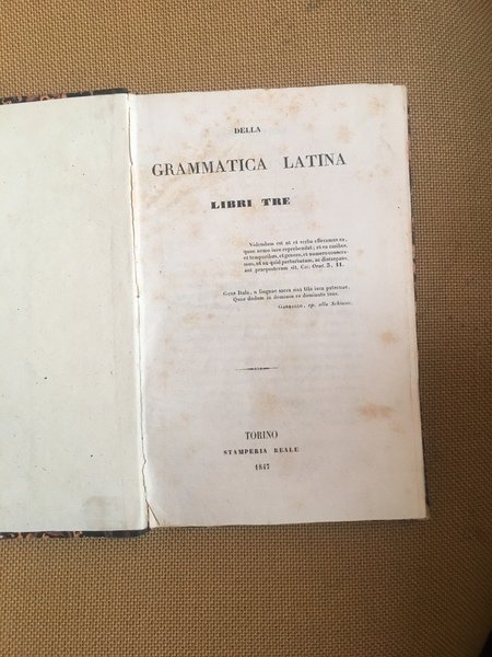 Della grammatica latina libri tre.