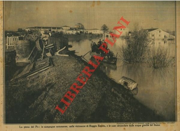 La piena del Po: le campagne sommerse, nelle vicinanze di Reggio Emilia, e le case circondate dalle acque gonfie del fiume.