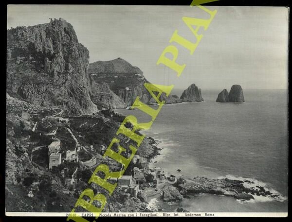 Capri. Piccola Marina con i Faraglioni.
