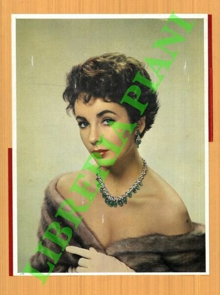 Ritratto di Liz Taylor con collana.