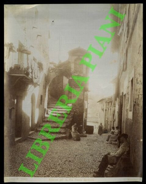 Subiaco. Altarino per la via Pietra Sprecata.