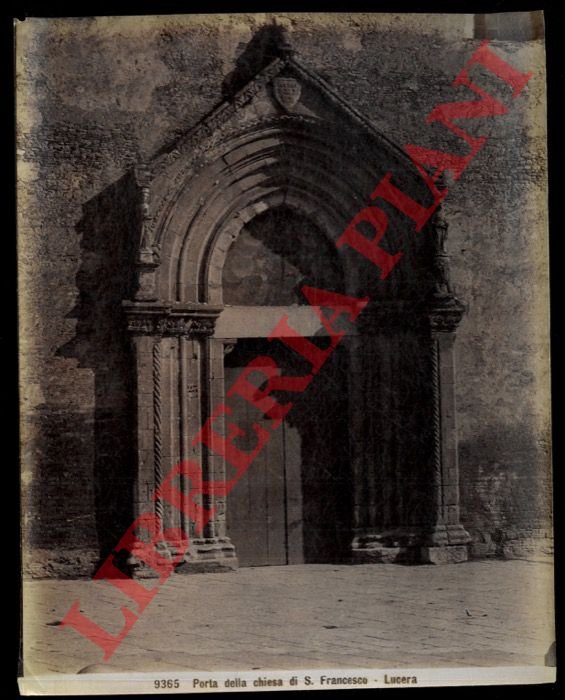 Lucera. Porta della chiesa di S. Francesco.