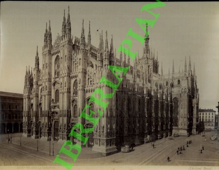 Milano. La Cattedrale = Particolare = Interno.