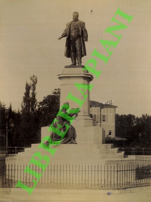 Milano. Monumento a Cavour.