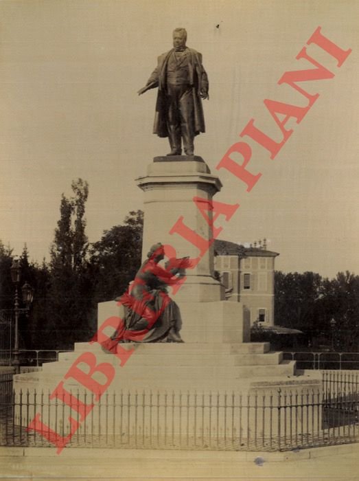 Milano. Monumento a Cavour.