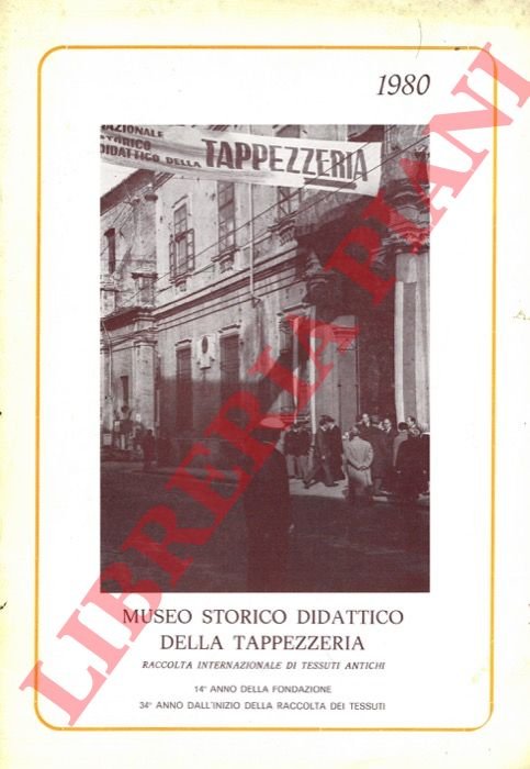 Museo storico didattico della tappezzeria. Raccolta internazionale di tessuti antichi.