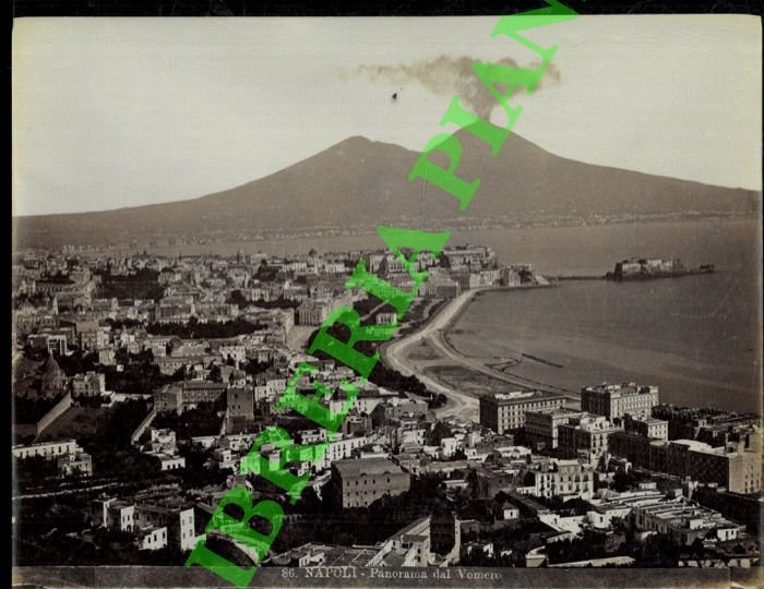 Napoli. Panorama dal Vomero. (Vesuvio con pennacchio).