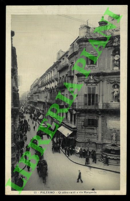 Palermo. Quattro canti e via Macqueda.