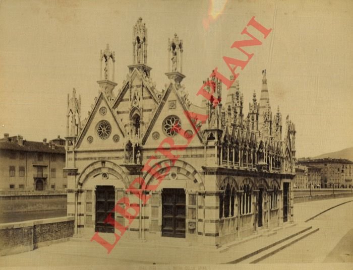 Pisa. S. Maria della Spiga - Battistero : due interni