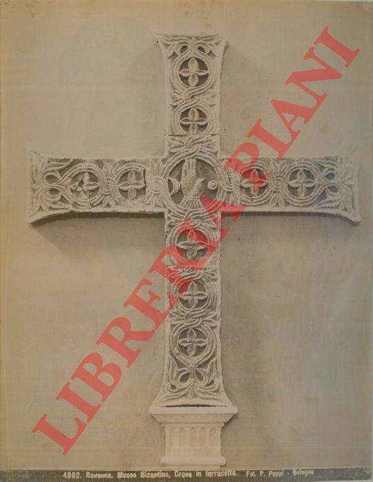 Ravenna. Museo bizantino. Croce in terracotta.