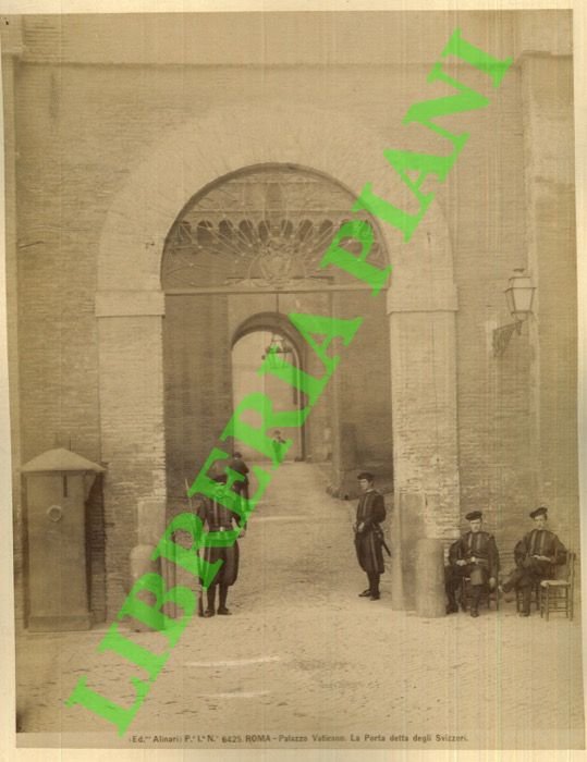 Roma. Palazzo Vaticano. La porta detta degli Svizzeri.