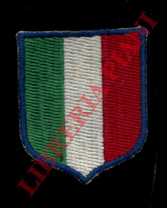 Scudetto tricolore in panno, bordo blu. | Immagine Gallery 3