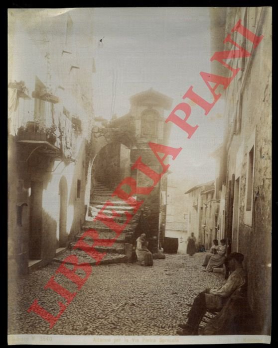 Subiaco. Altarino per la via Pietra Sprecata.