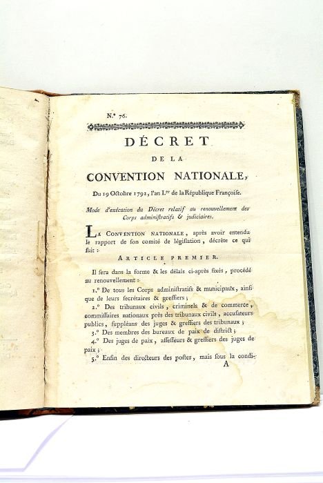 1). DECRET (.) portant que le Gouvernement provisoire de la …