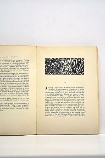 Cent romans français. Le crépuscule des dieux. Préface de Raymond …