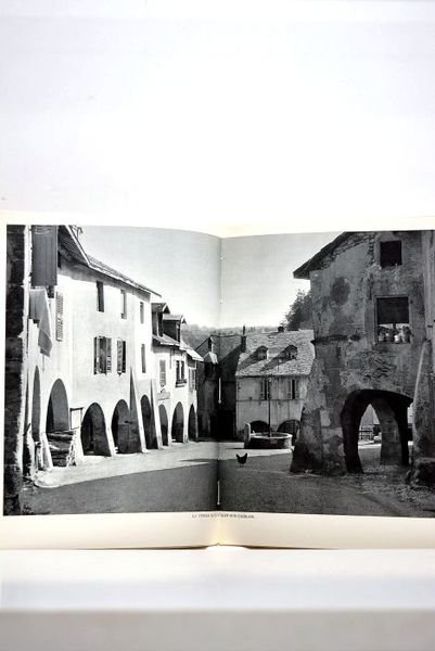 La Savoie. Couverture de Samivel. Ouvrage orné de 157 héliogrammes.