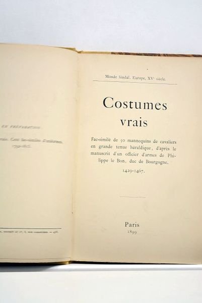 Costumes vrais. Monde féodal, Europe XVe siècle. Fac-similé de mannequins …