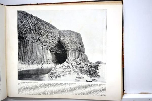 Portofolio de photographies des villes, paysages et peintures célèbres. Contenant …