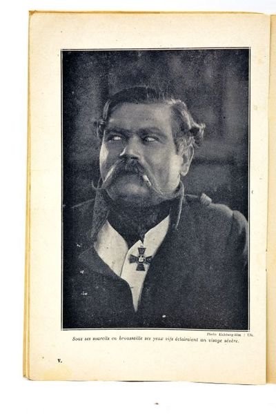 Les serfs. Roman abondamment illustré par les photographies du film …