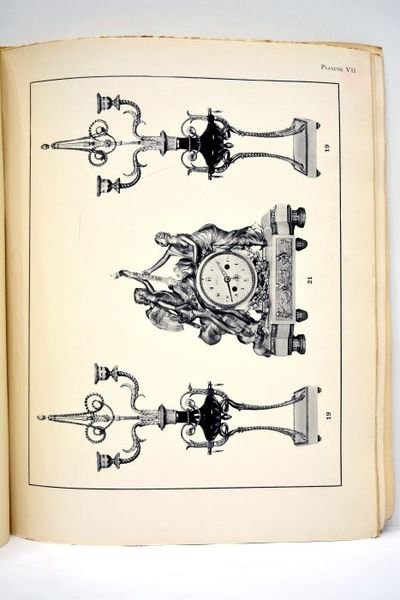 OBJETS d'art du XVIIIe siècle. Pastel de pillement, faïences et …